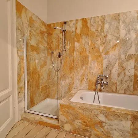 Mazzini Charming Getaway With Courtyard *