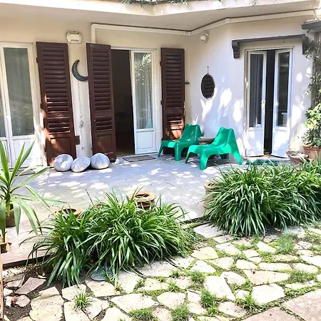 شقة Mazzini Charming Getaway With Courtyard *