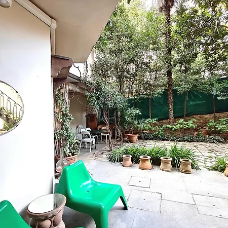Mazzini Charming Getaway With Courtyard شقة