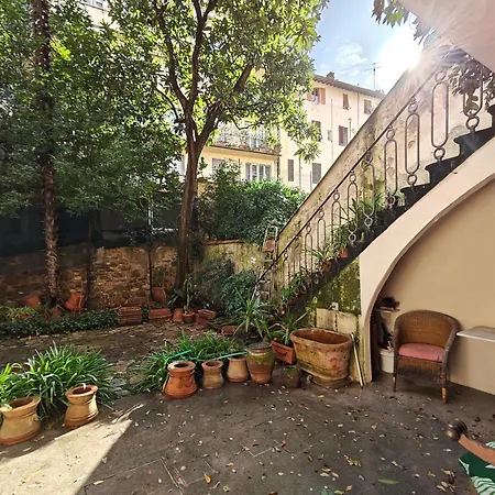 Apartment Mazzini Charming Getaway With Courtyard *