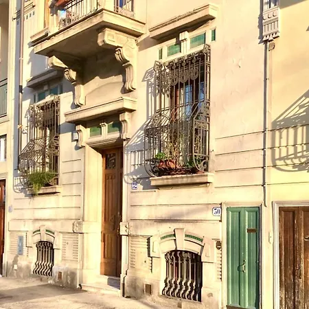 Mazzini Charming Getaway With Courtyard