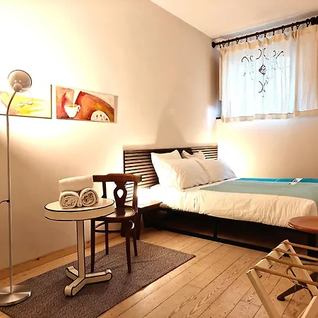Mazzini Charming Getaway With Courtyard شقة *
