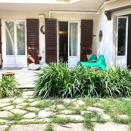 شقة Mazzini Charming Getaway With Courtyard *